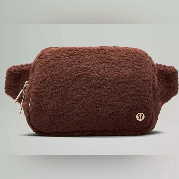 NWT LULULEMON BROWN 2L EVERYWHERE BELT BAG FUZZY. No longer available in stores - Picture 3 of 5